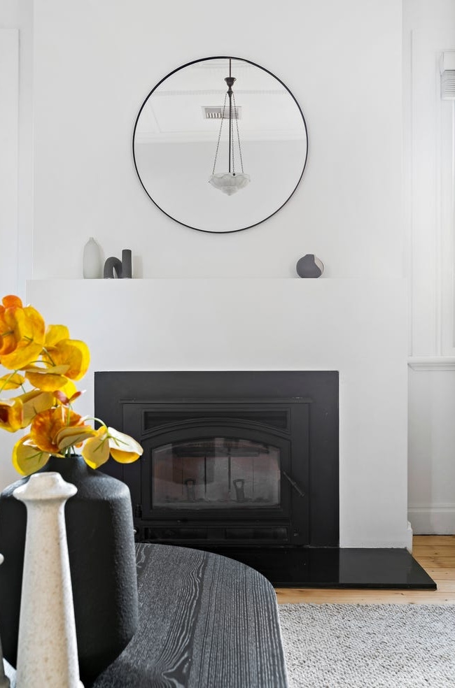Black modern staged fireplace in Coburg. 3058